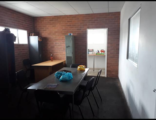 190M² WAREHOUSE TO LET IN SEBENZA